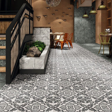 Versailles Attano Black & White